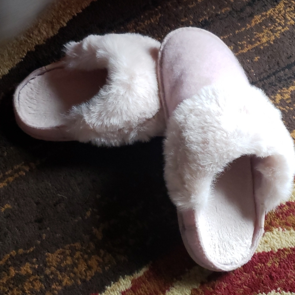 CROCS pink Women's slippers size 9 faux fur